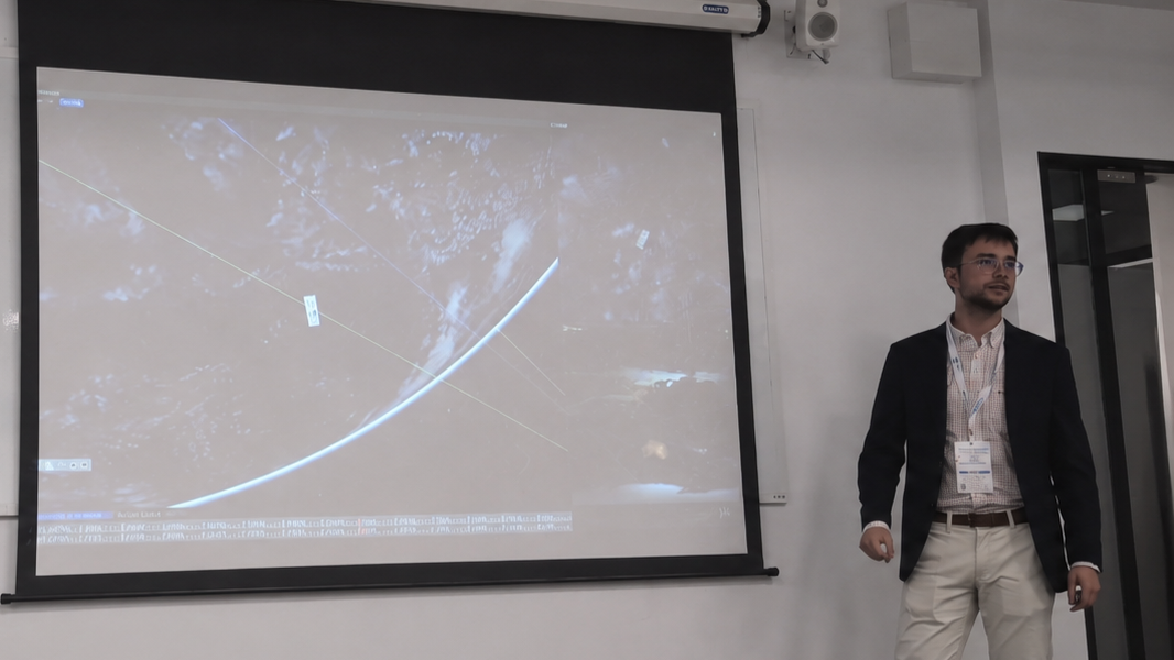 Joaquín González López-Cepero presenting Orbita's vision-based GNC simulation at EuroGNC 2026.